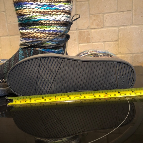 “Rare” TOMS, NEPAL suede and knit booties - Picture 6 of 8